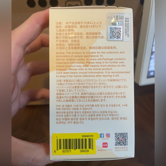 Labubu L #2 Pin for Love - Picture 4 of 4